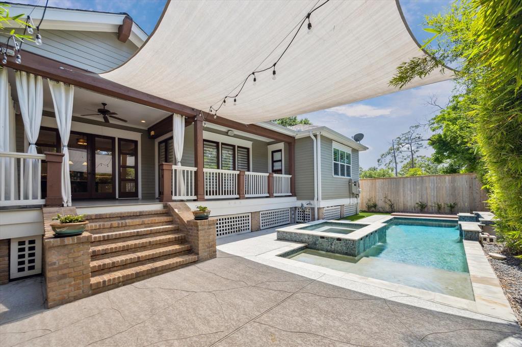 6216 Queenswood Lane