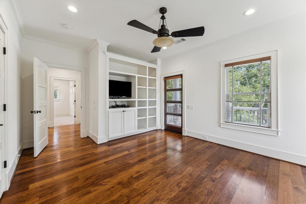 6216 Queenswood Lane
