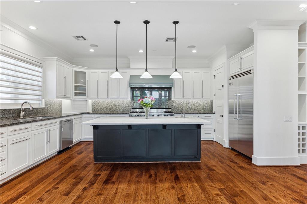 6216 Queenswood Lane