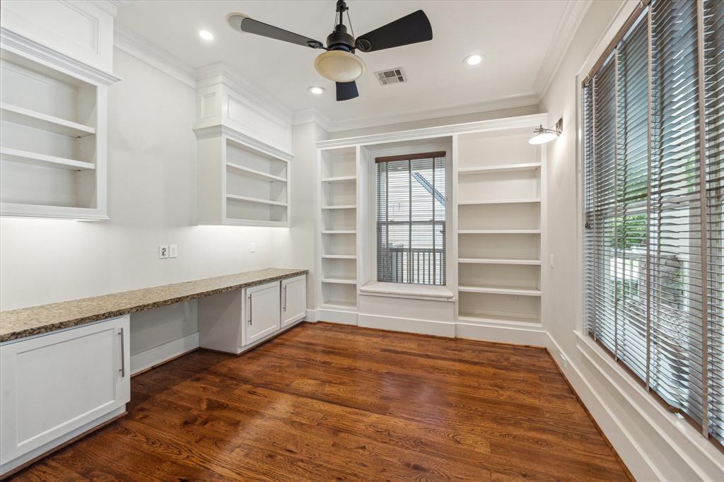 6216 Queenswood Lane