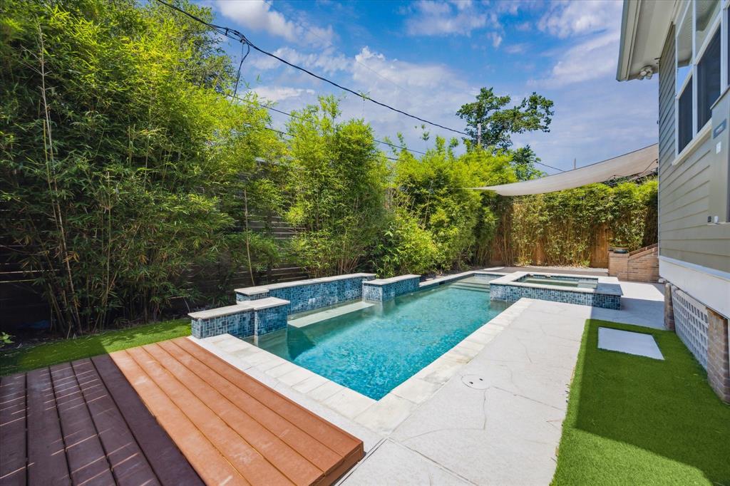 6216 Queenswood Lane