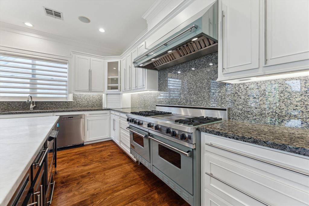 6216 Queenswood Lane