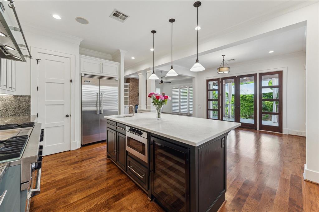 6216 Queenswood Lane