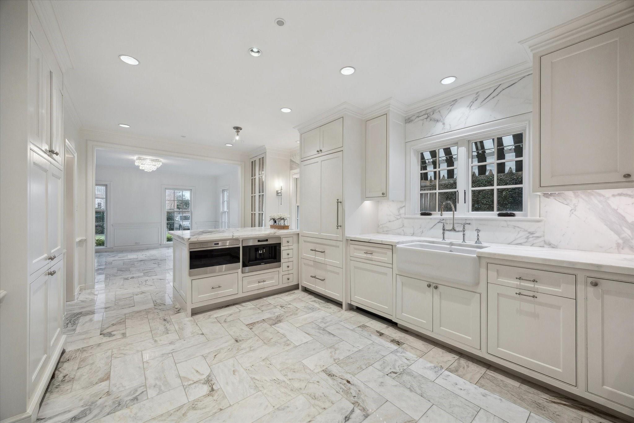 2440 Inwood Drive