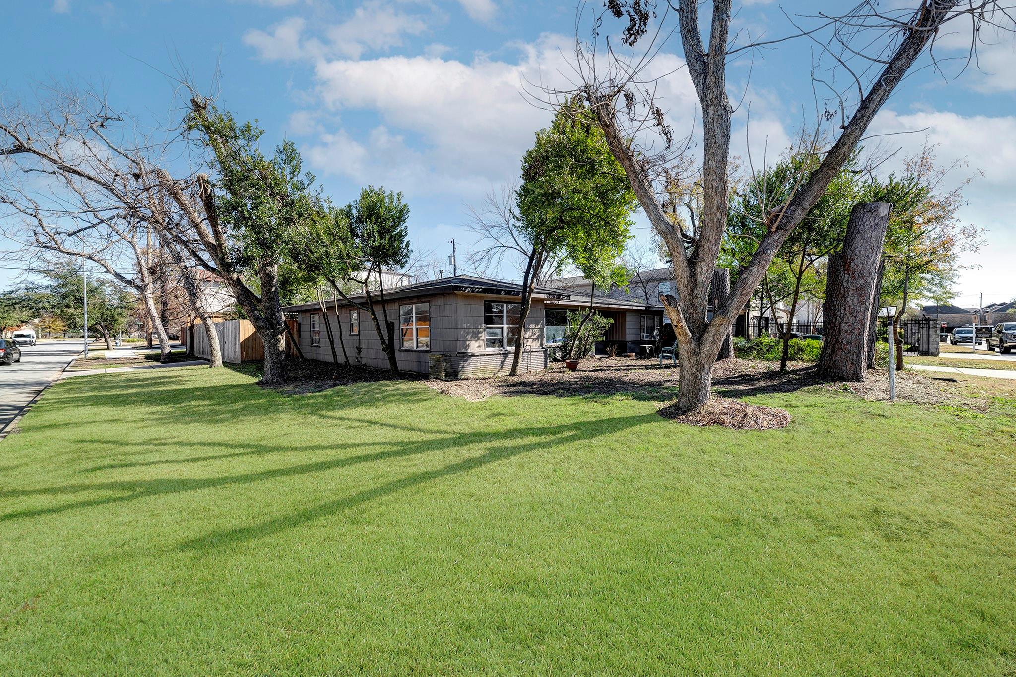 1524 Jacquelyn Drive