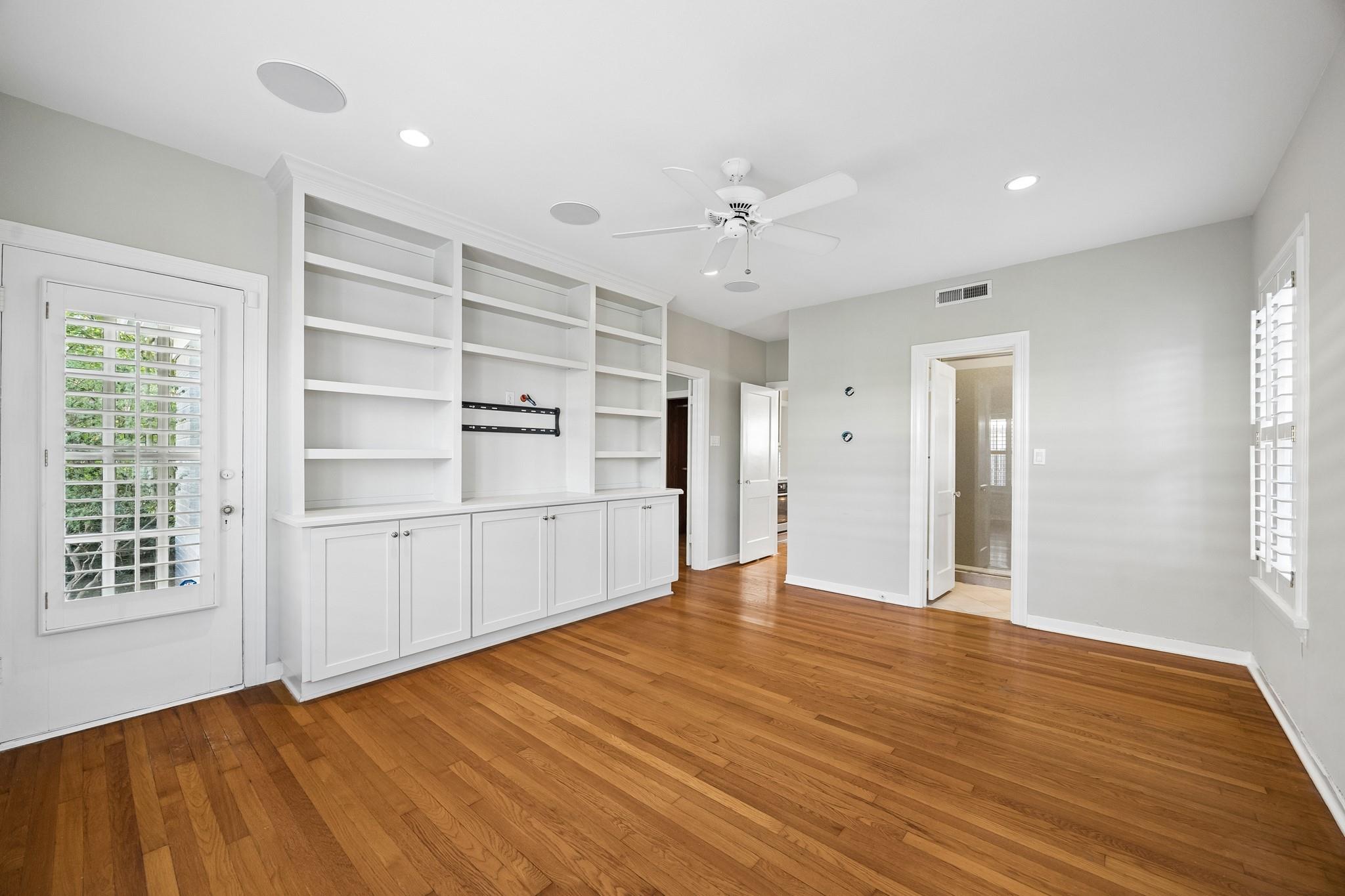 2048 Sul Ross Street