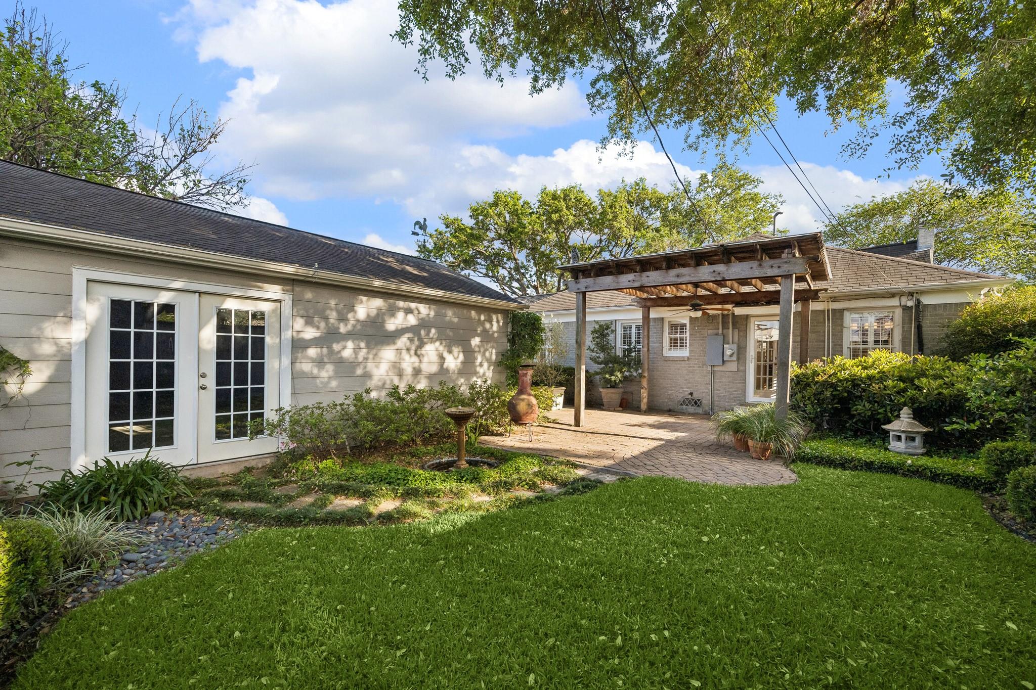 2048 Sul Ross Street