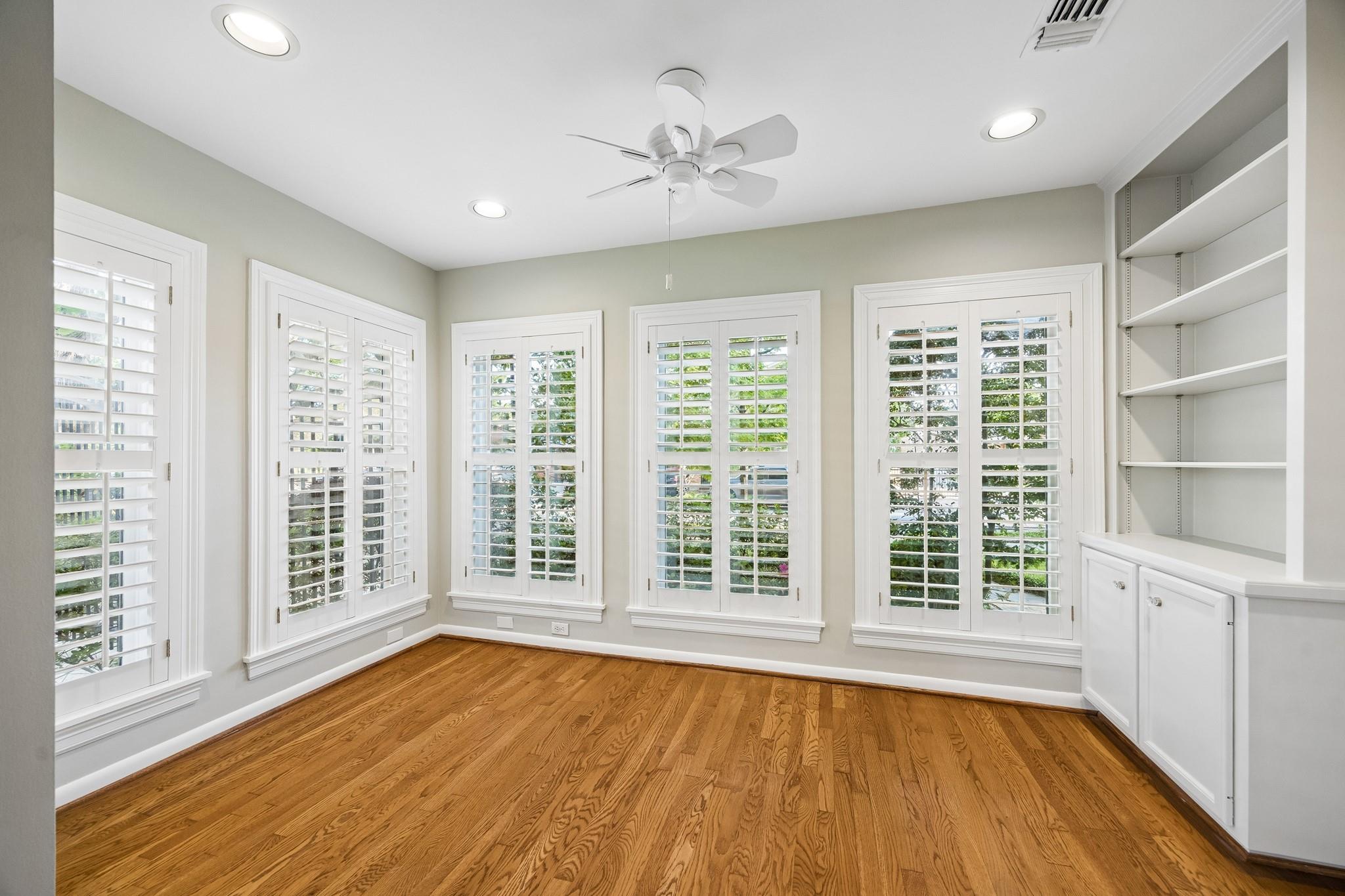 2048 Sul Ross Street