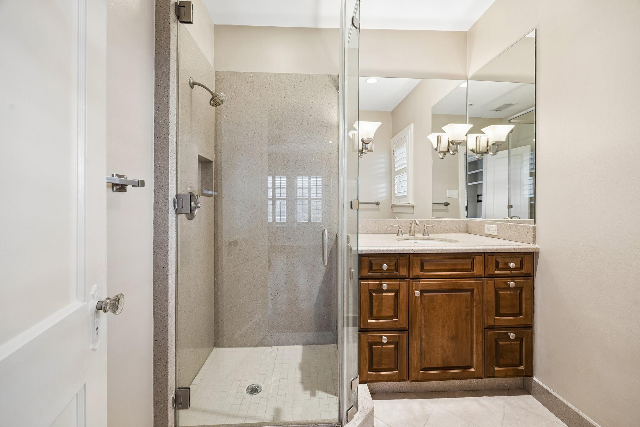 2048 Sul Ross Street