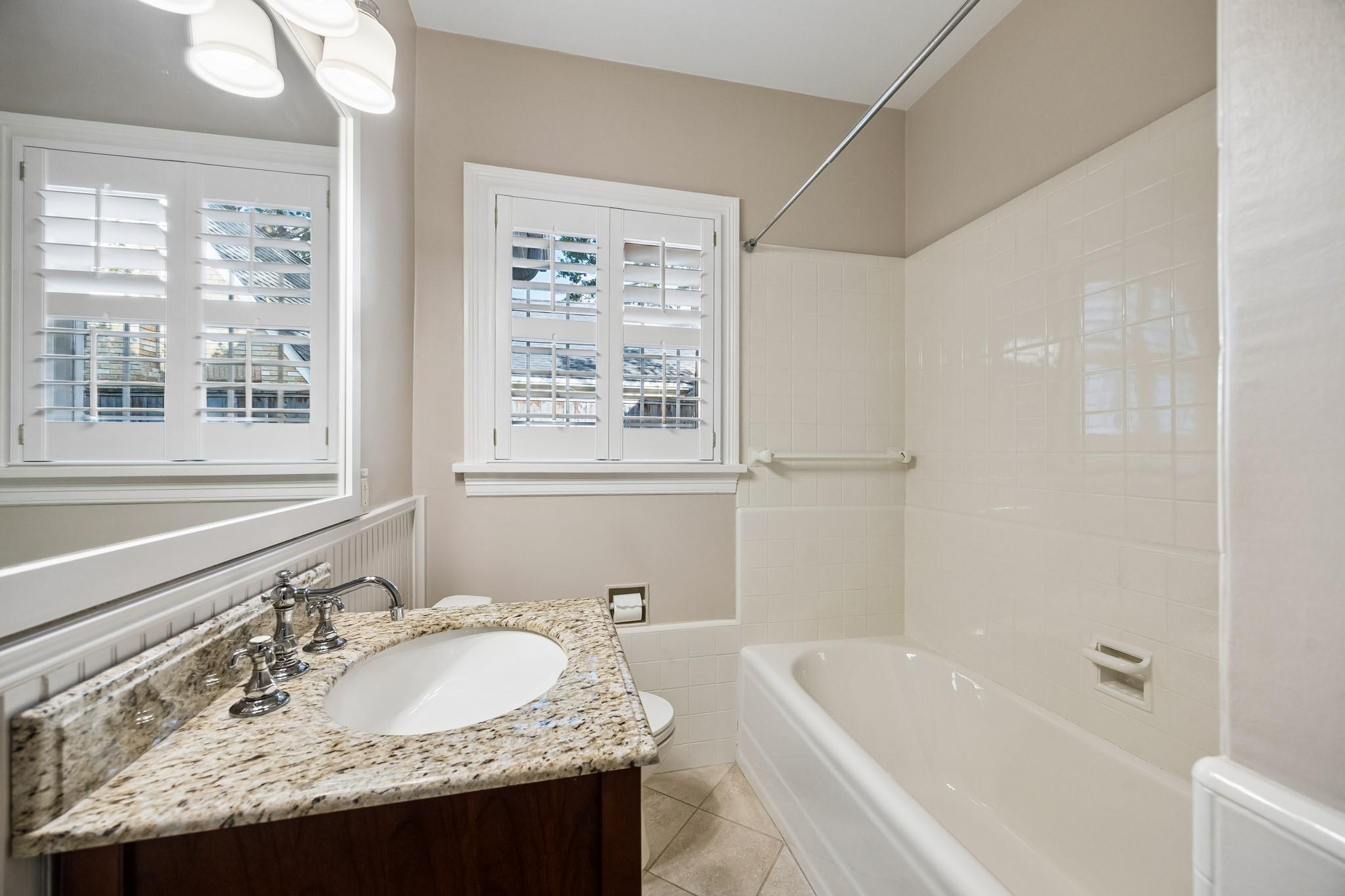 2048 Sul Ross Street