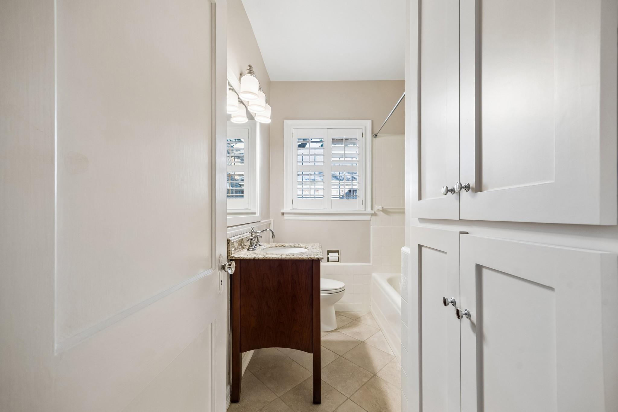 2048 Sul Ross Street