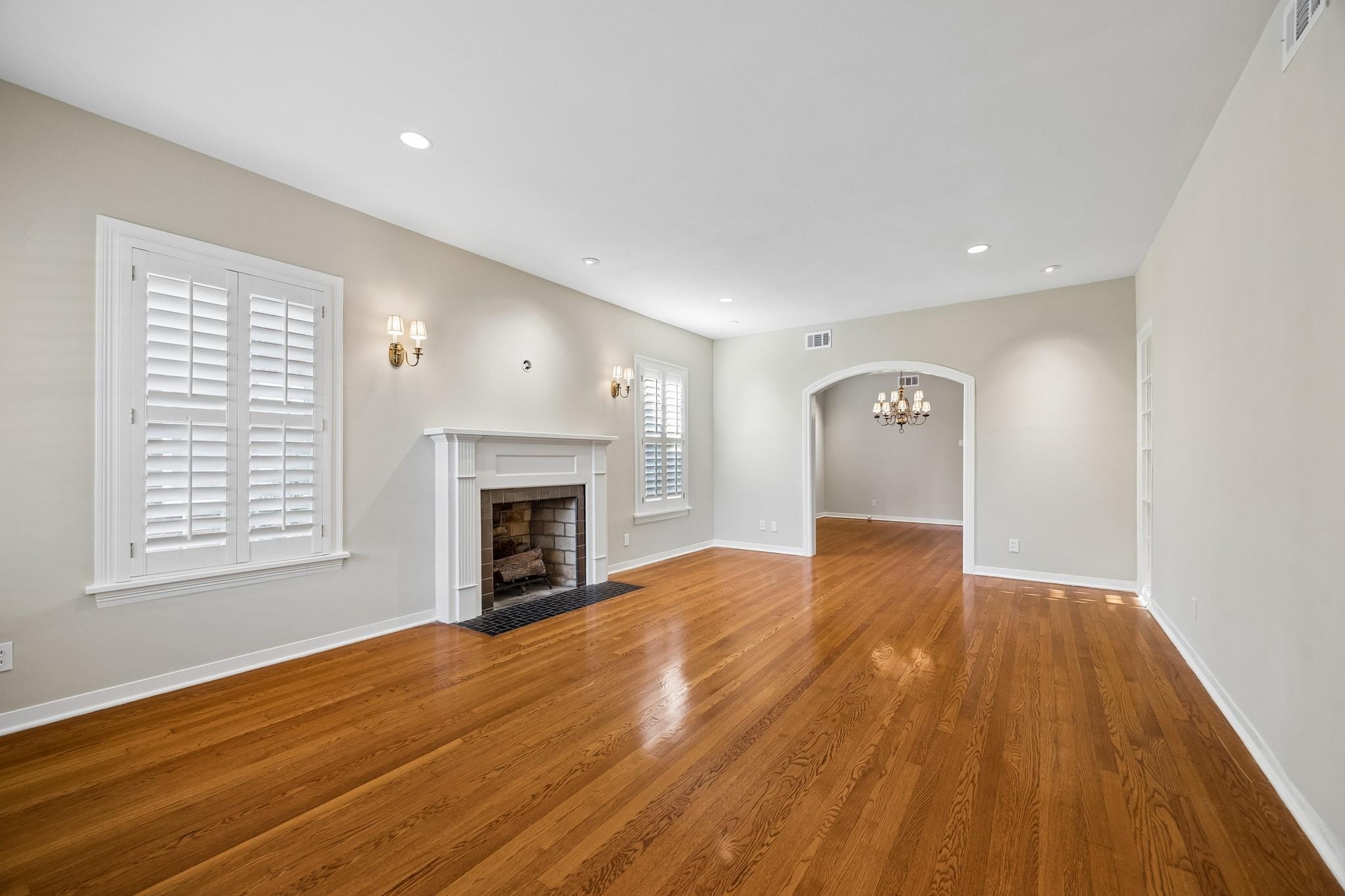 2048 Sul Ross Street