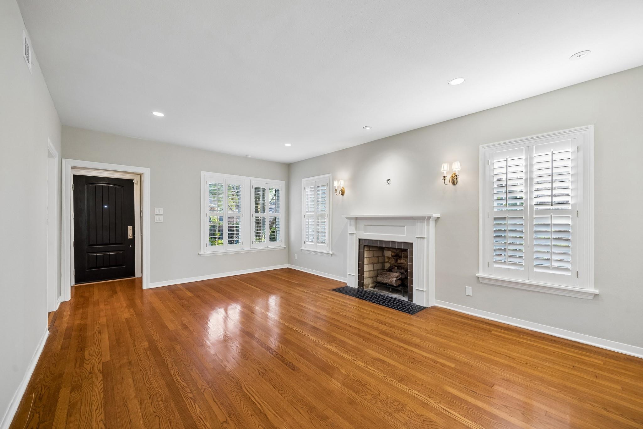 2048 Sul Ross Street