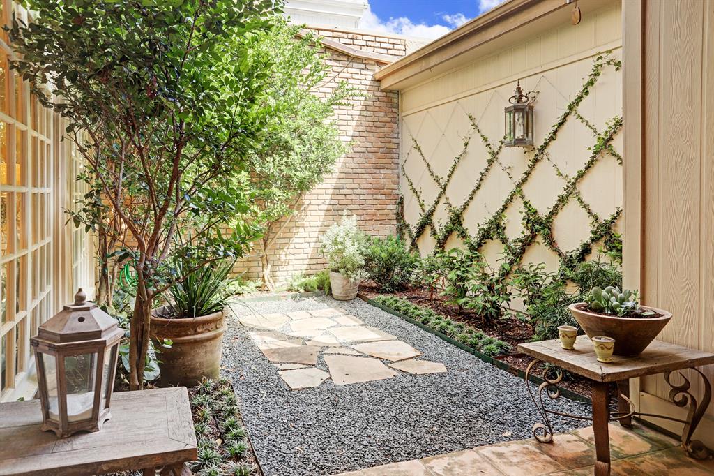 9458 Briar Forest Drive