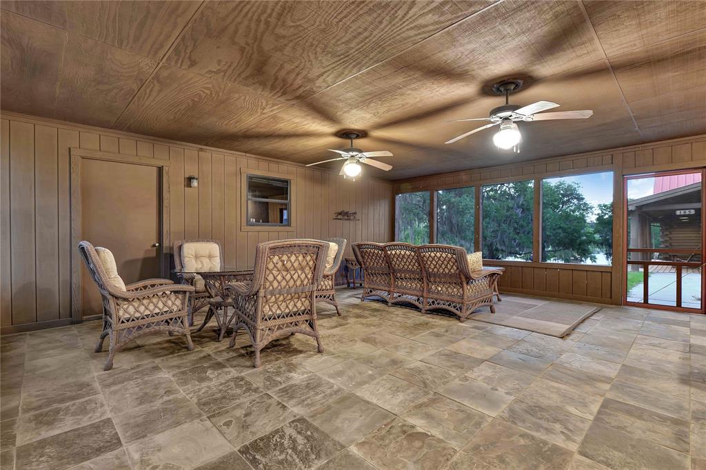 185 Country Lane