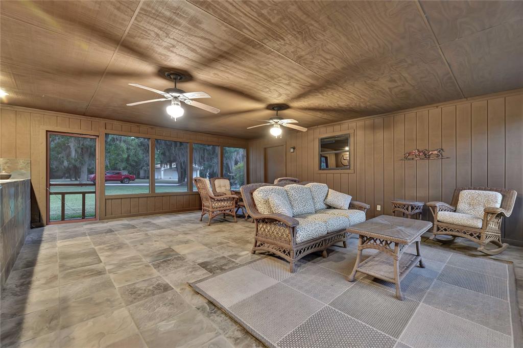 185 Country Lane