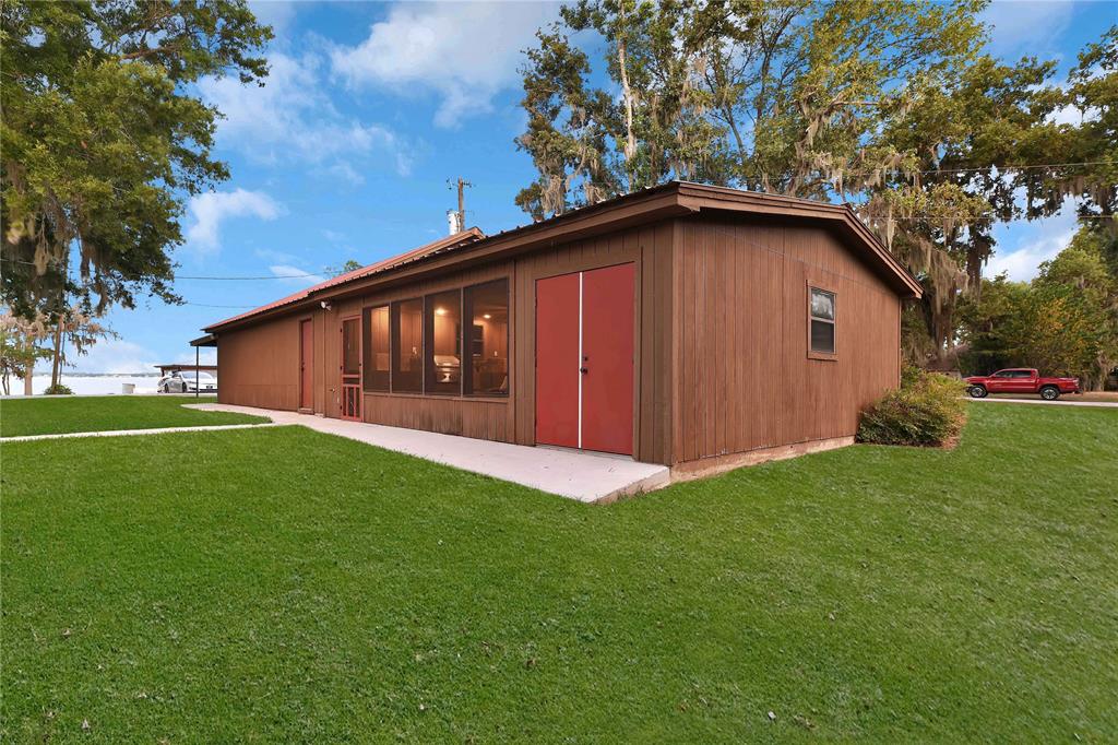 185 Country Lane