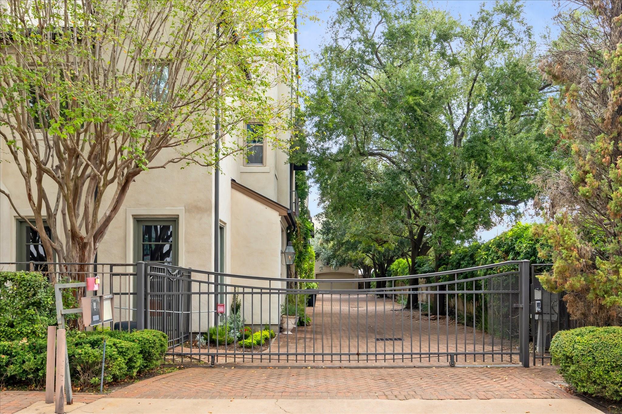 3958 W Alabama Street