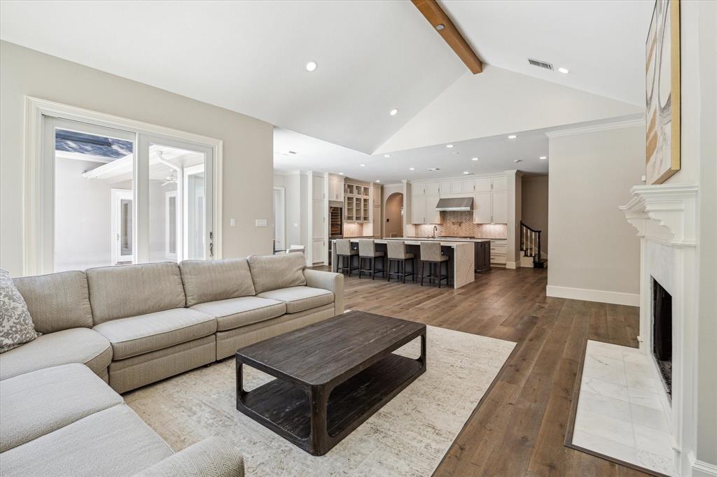 8 Dunnam Lane