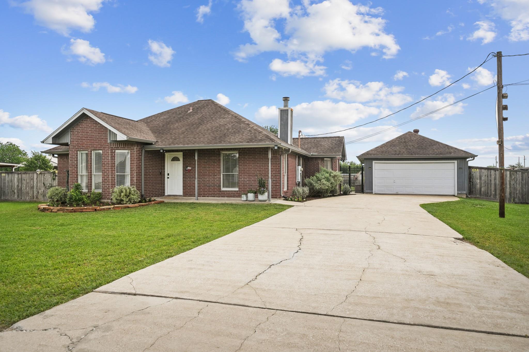 3603 Lone Pine Drive
