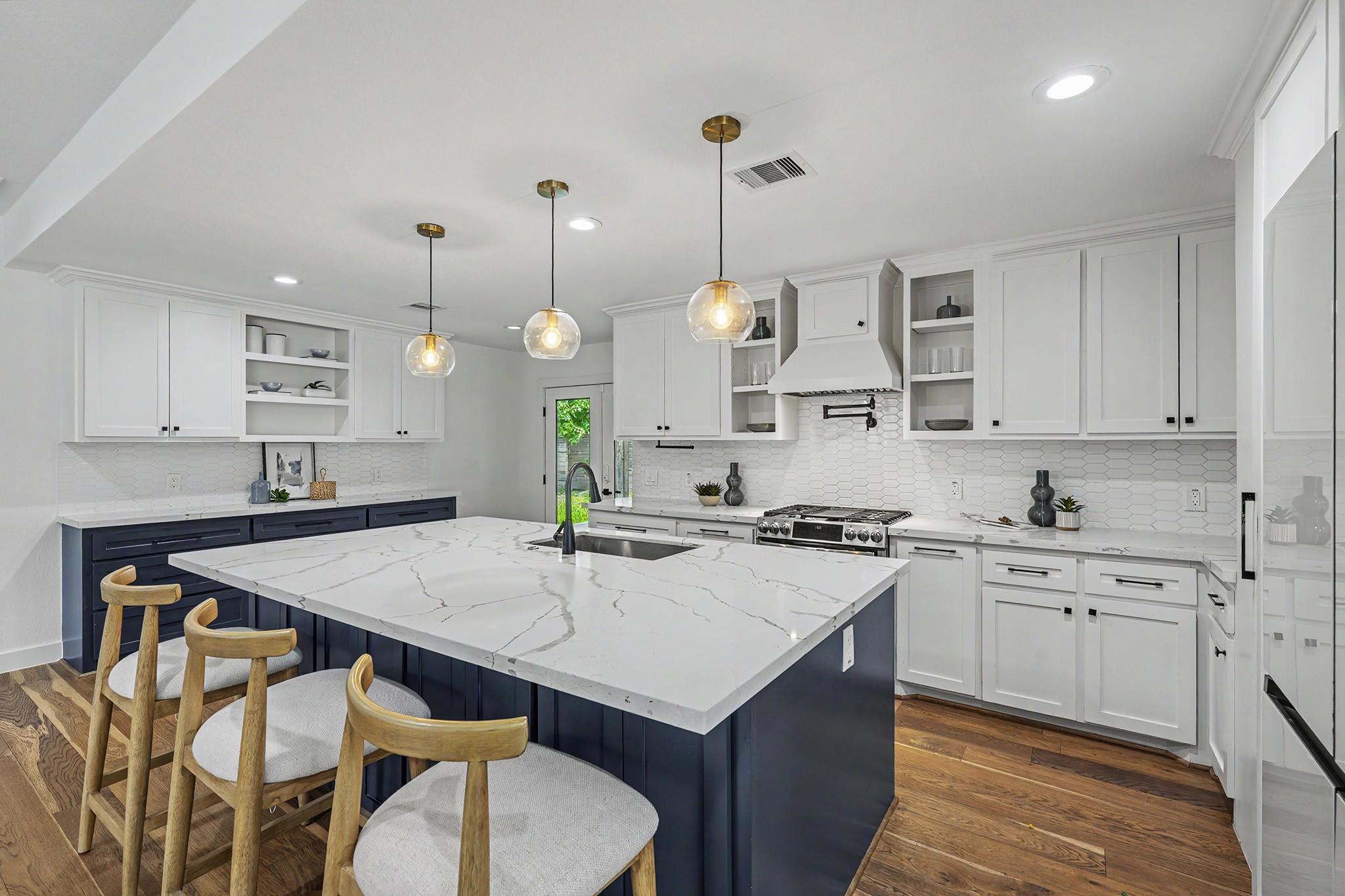6735 Grovewood Lane