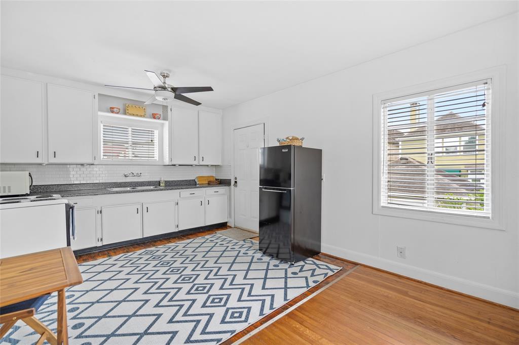 1024 1/2 W 16th Street