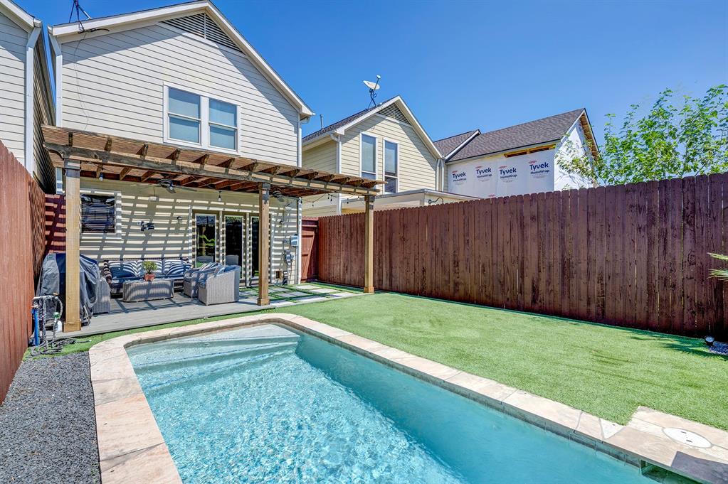 642 E 6th 1/2 Street