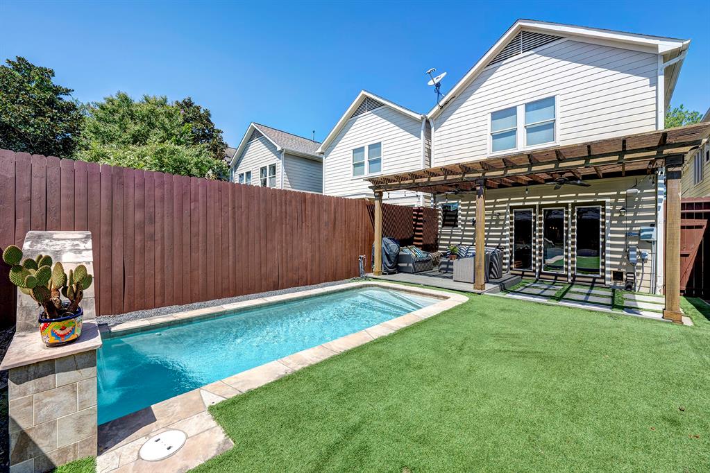 642 E 6th 1/2 Street