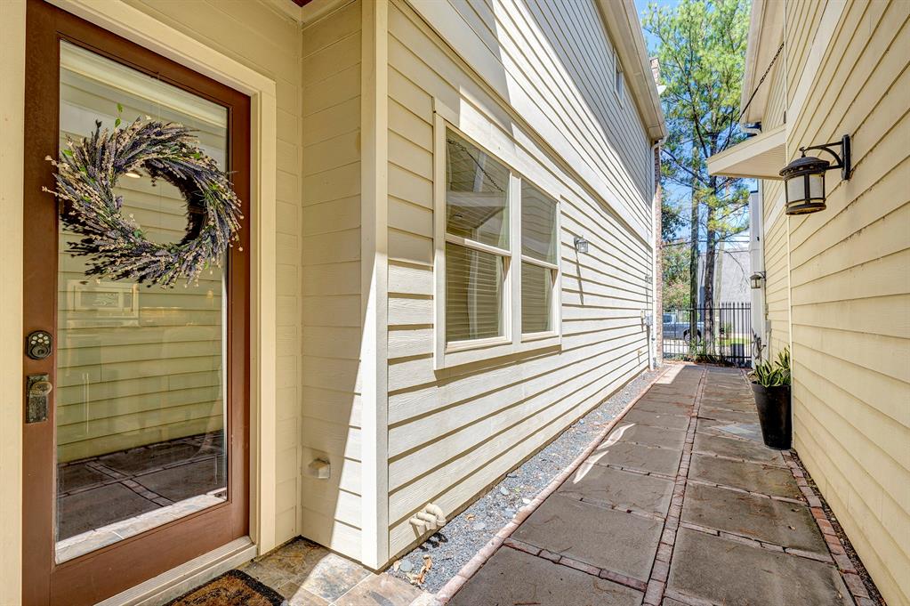 642 E 6th 1/2 Street