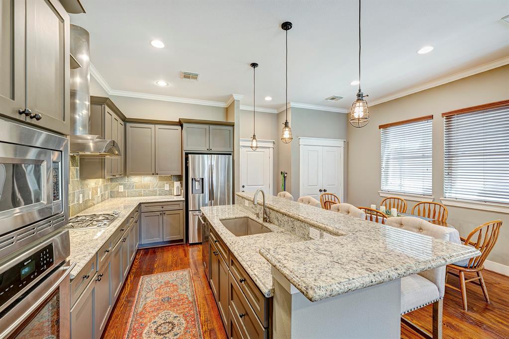 642 E 6th 1/2 Street