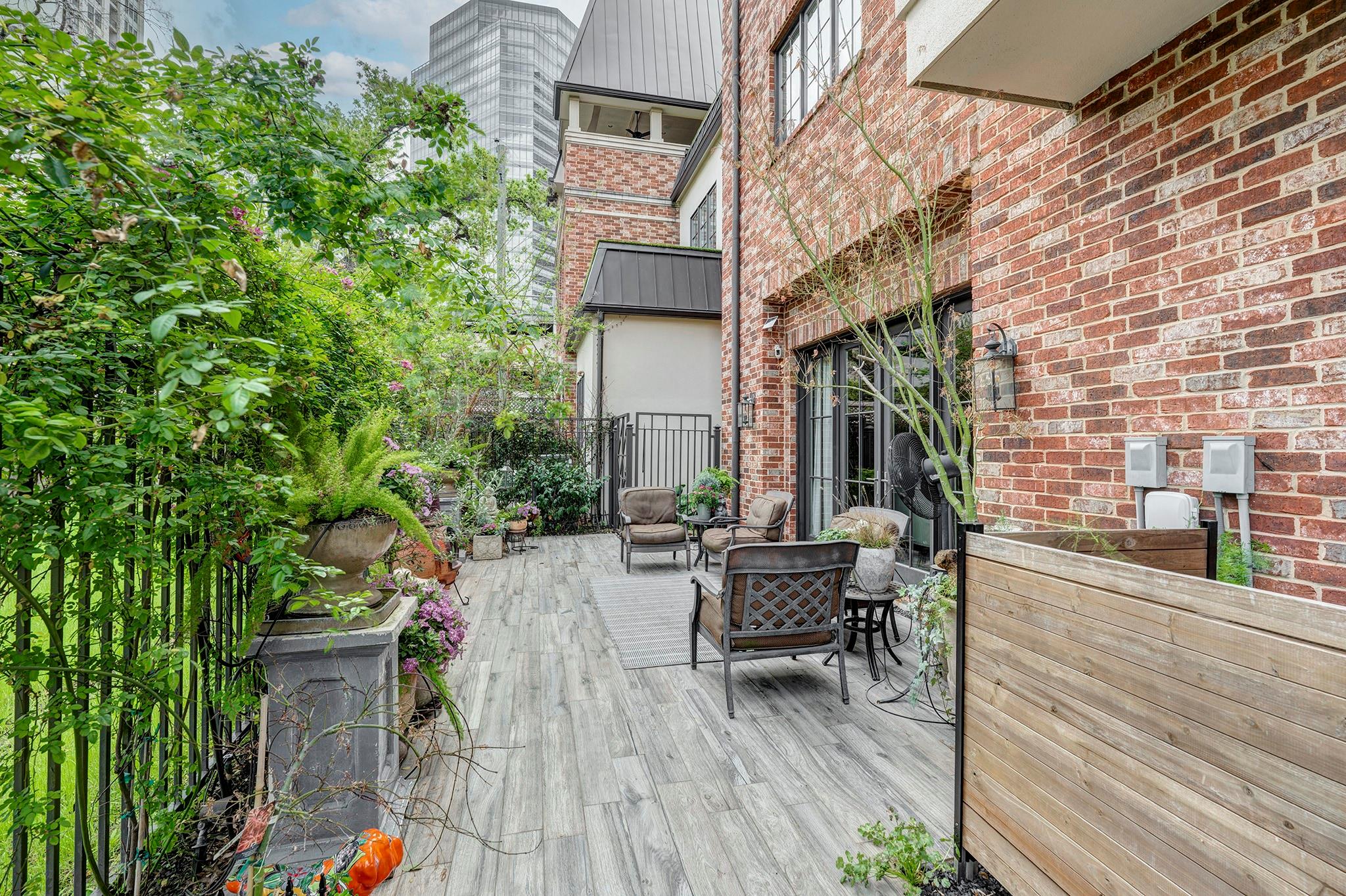 1239 Rue De La Paix Way # B2