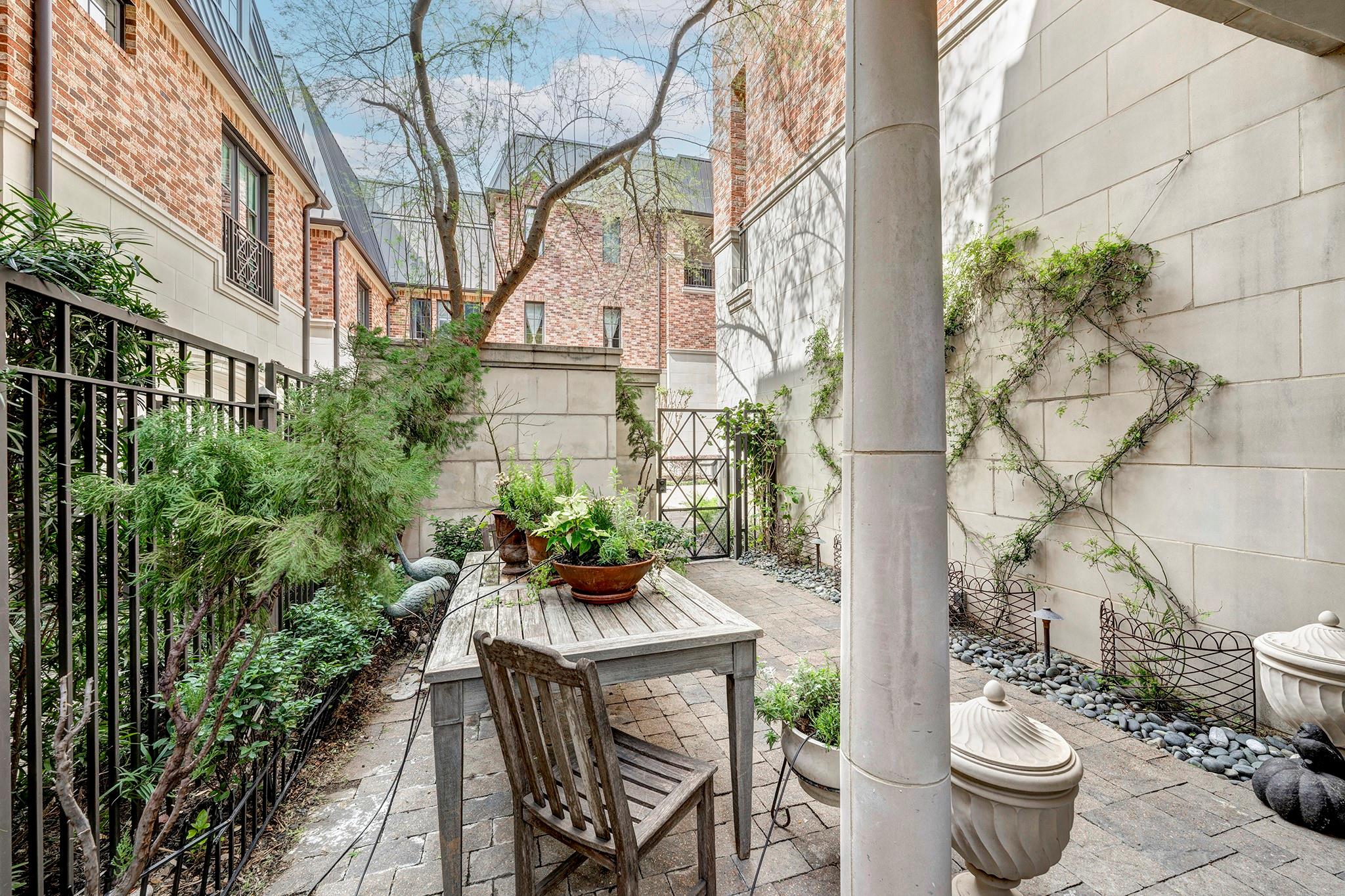 1239 Rue De La Paix Way # B2