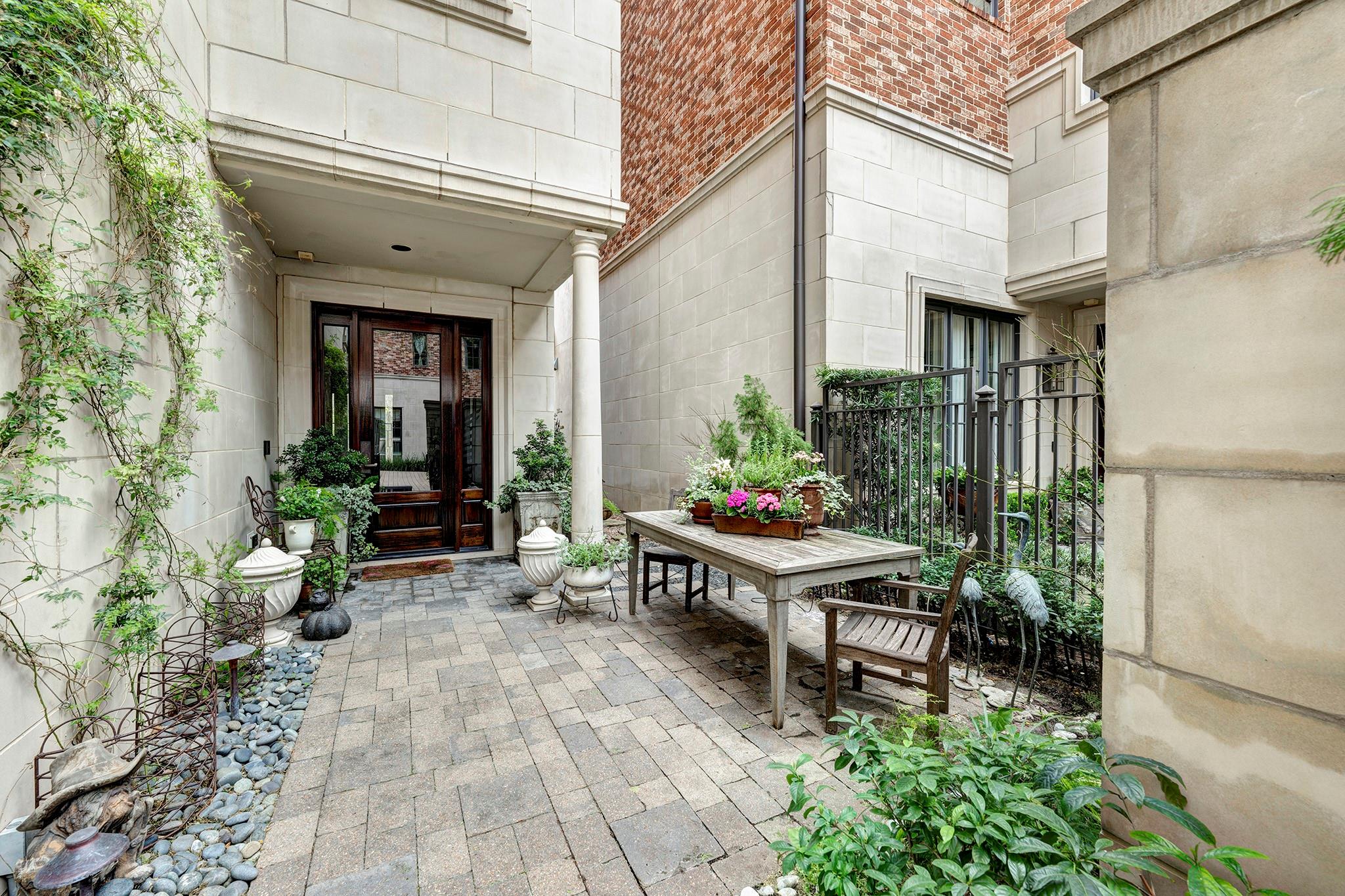 1239 Rue De La Paix Way # B2