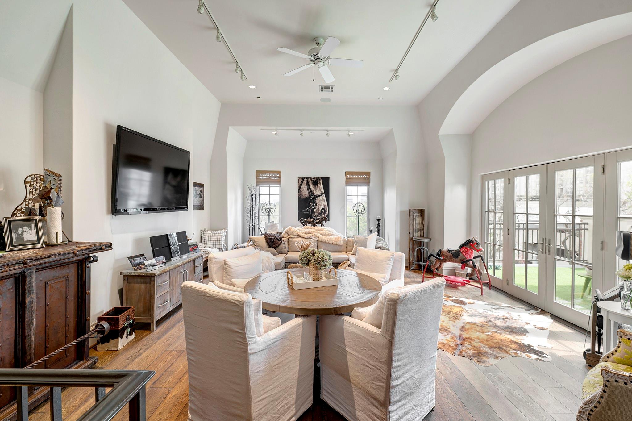 1239 Rue De La Paix Way # B2