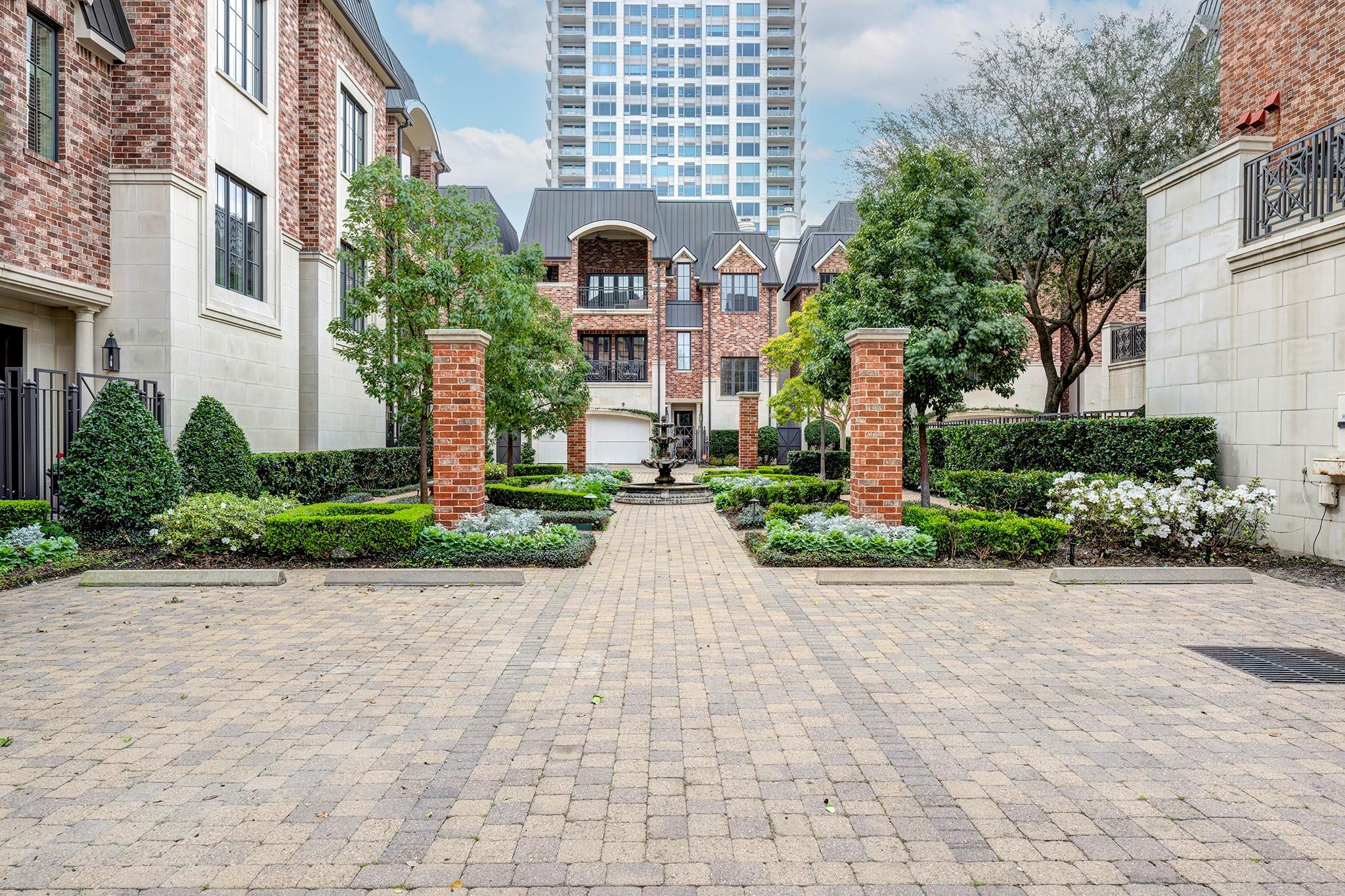 1239 Rue De La Paix Way # B2