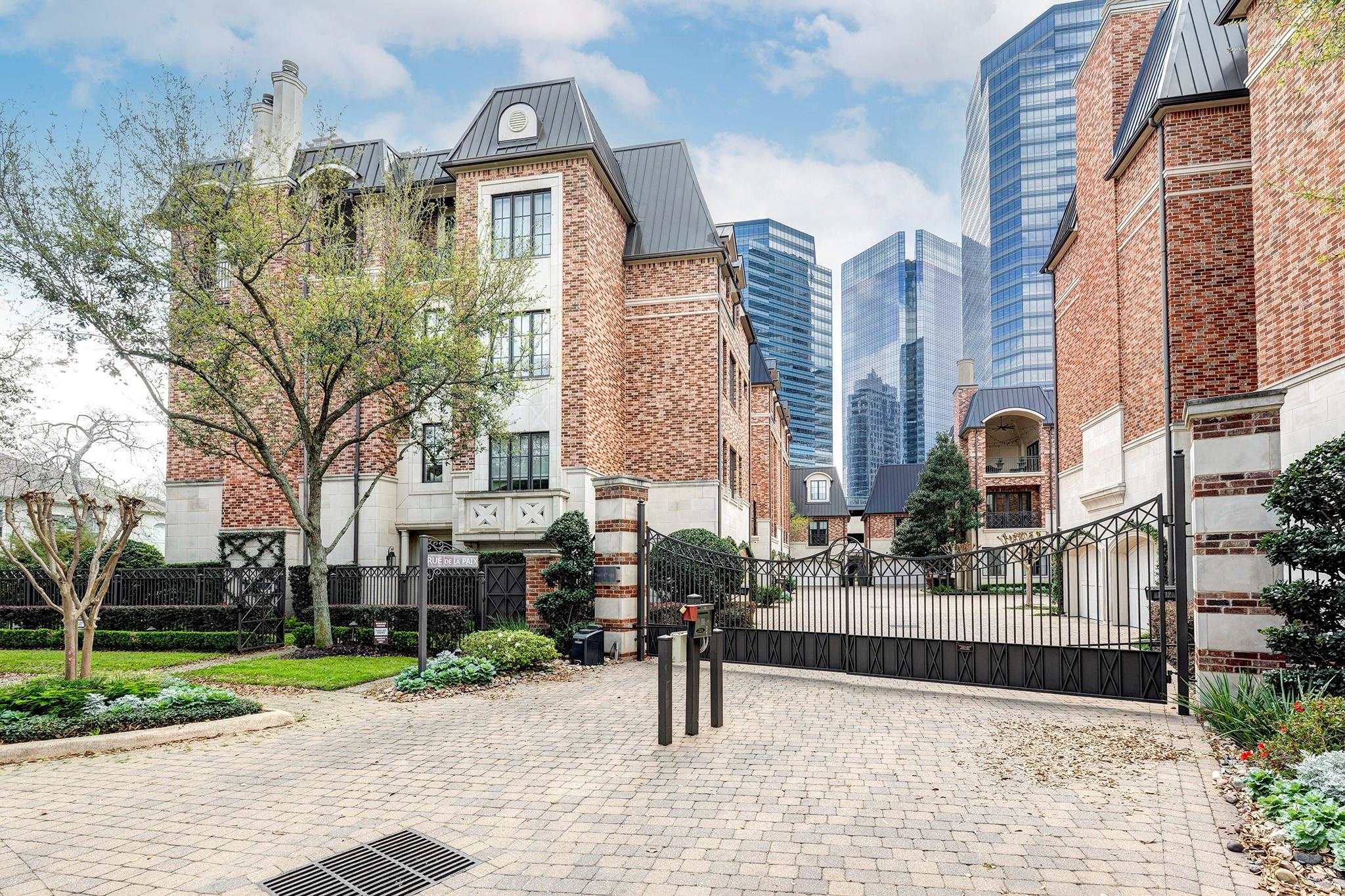 1239 Rue De La Paix Way # B2