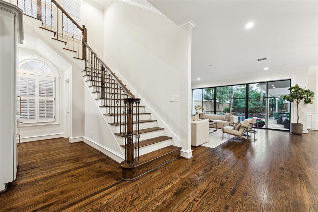 3315 Robinhood Street