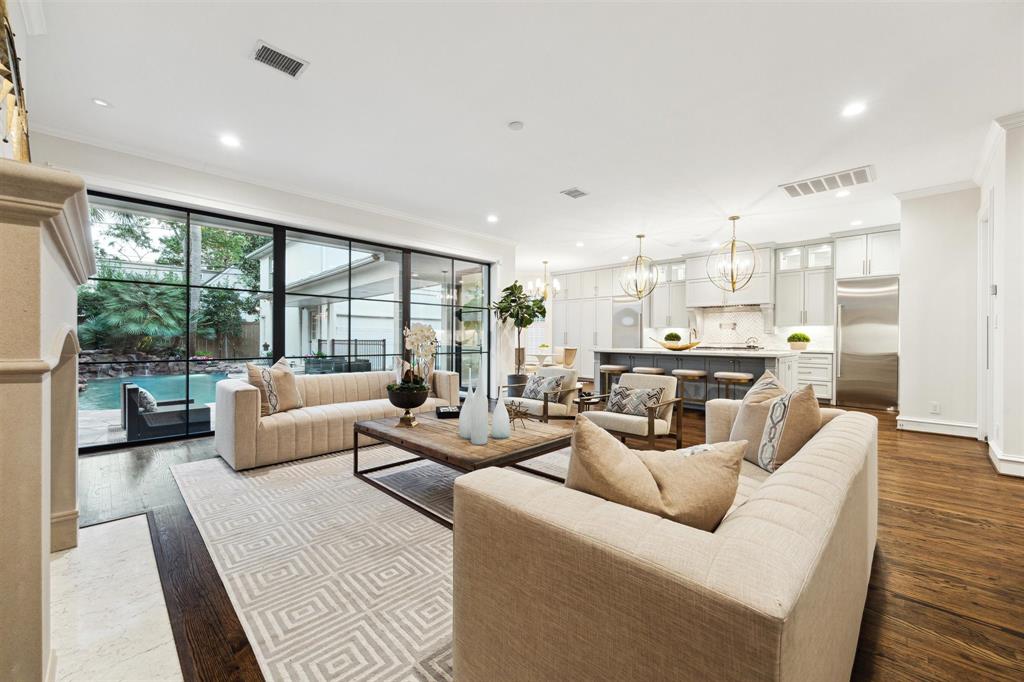 3315 Robinhood Street