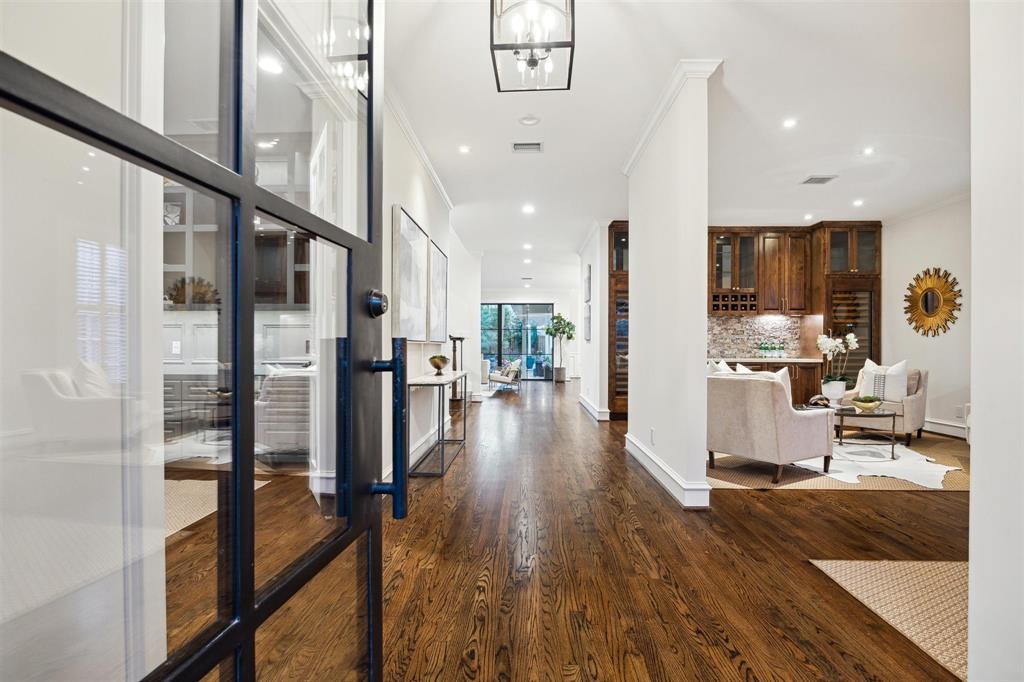 3315 Robinhood Street