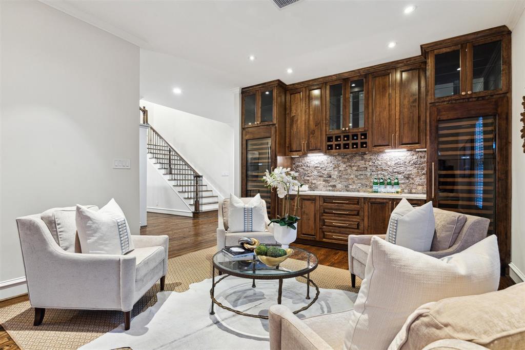 3315 Robinhood Street