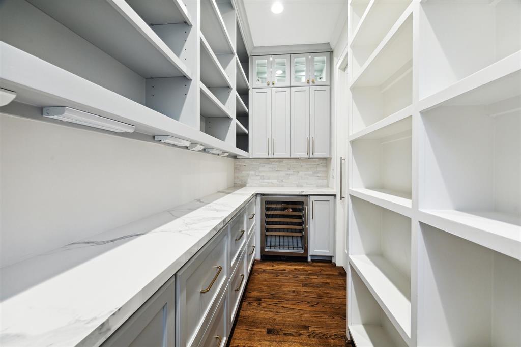 3315 Robinhood Street