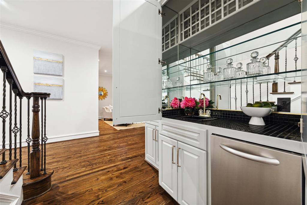 3315 Robinhood Street