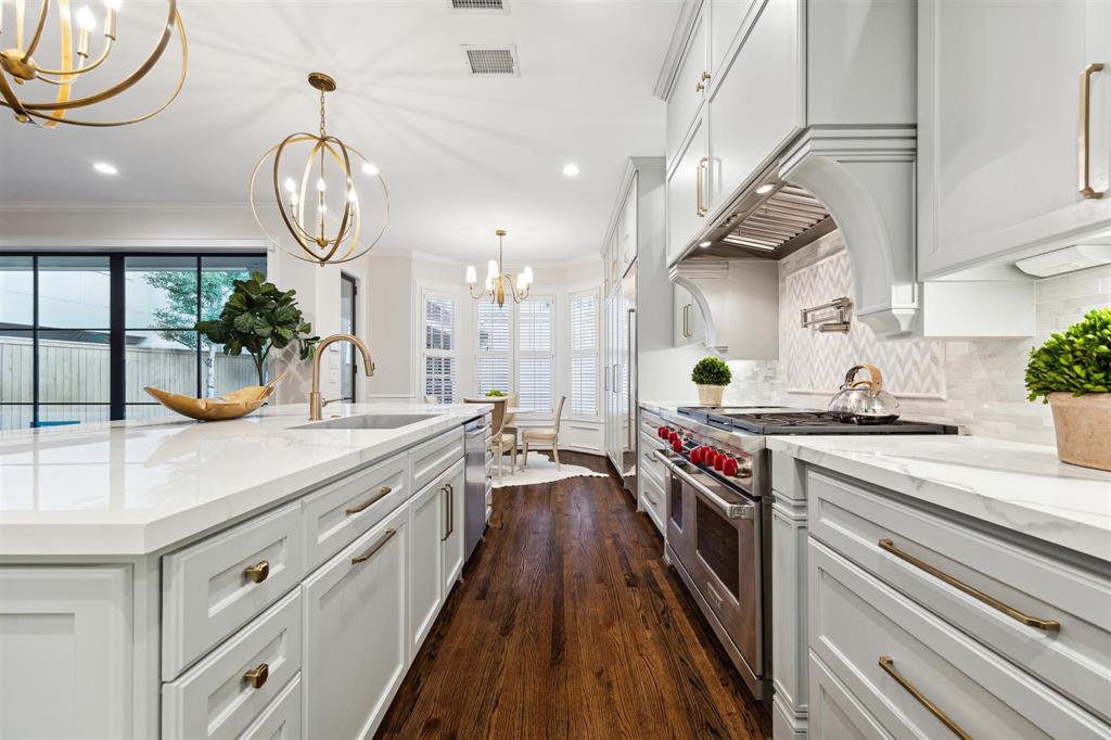 3315 Robinhood Street