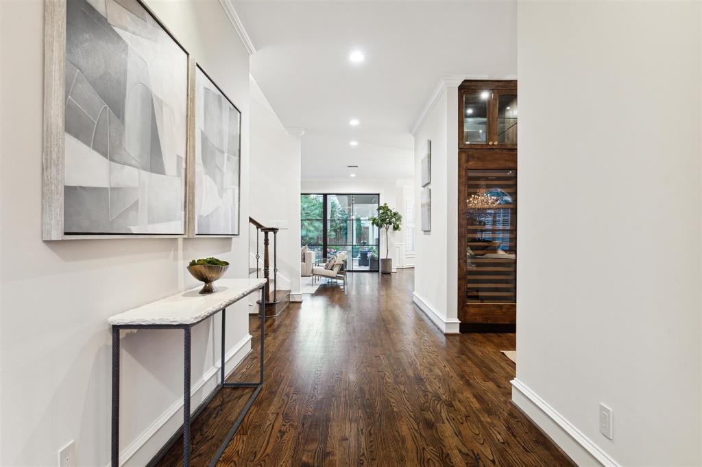 3315 Robinhood Street