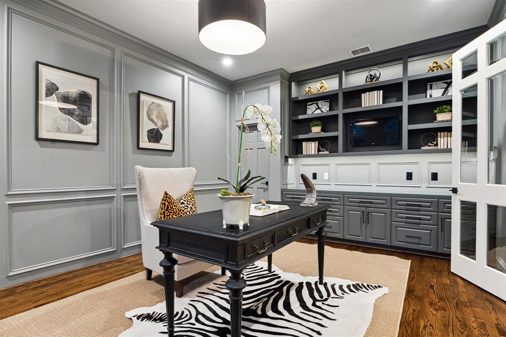 3315 Robinhood Street