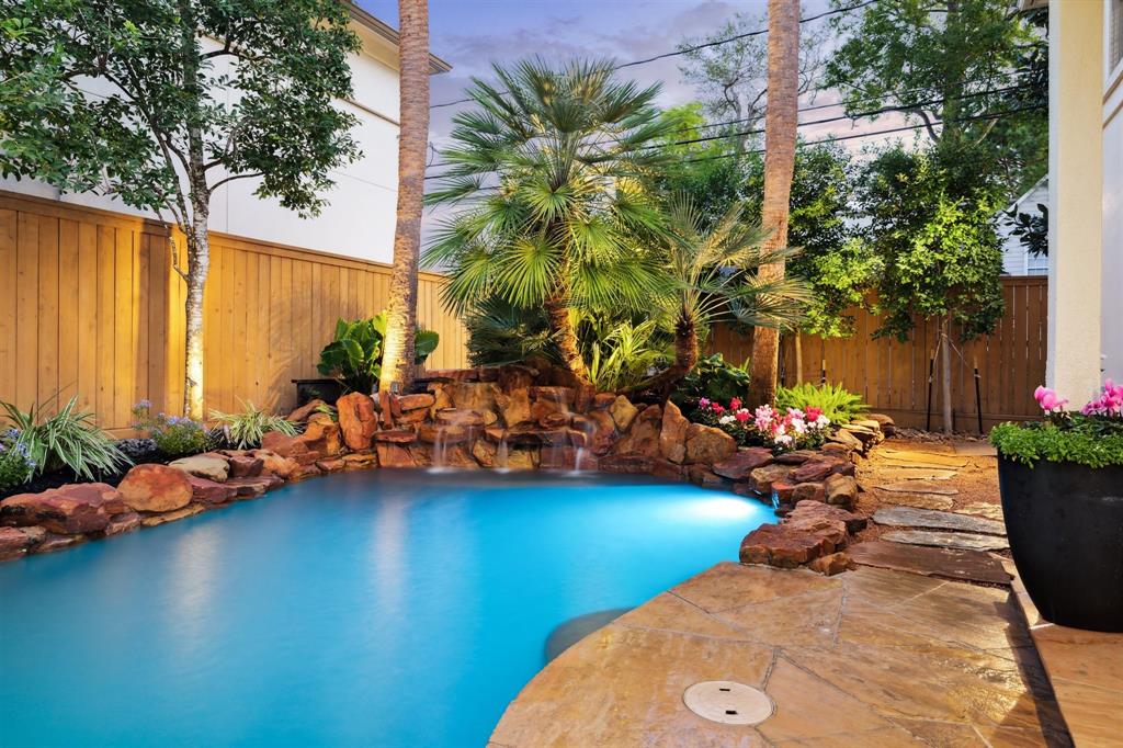 3315 Robinhood Street