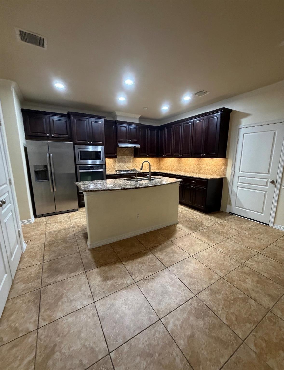 1048 W 26th Street