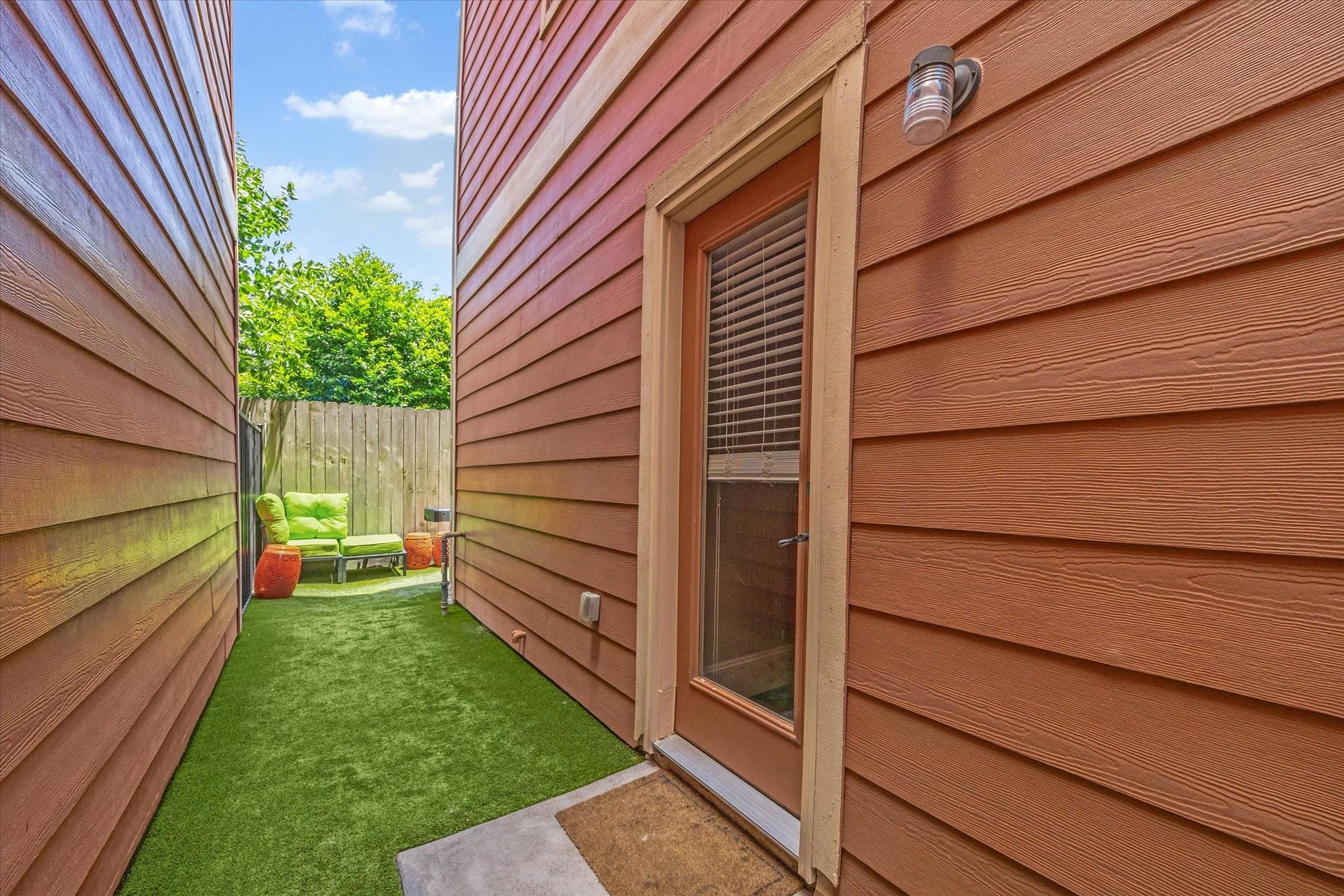 1042 W 23rd Street # B