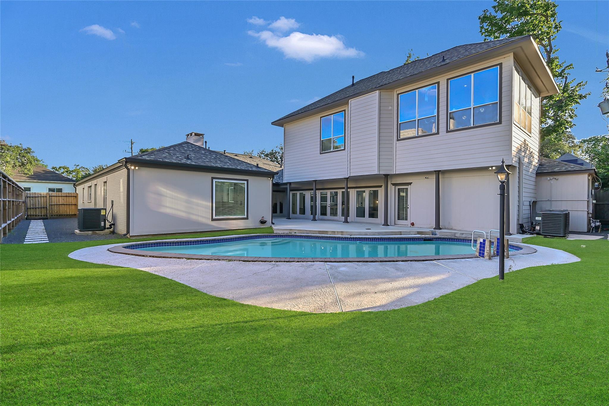 5122 Braesheather Drive