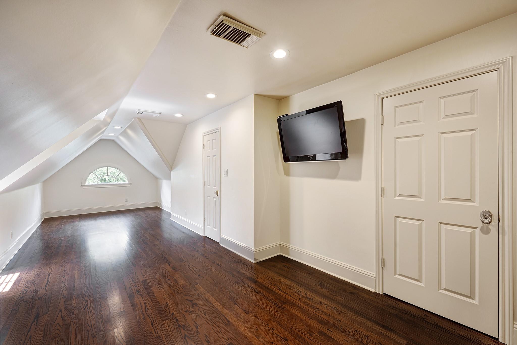 5124 Chevy Chase Drive